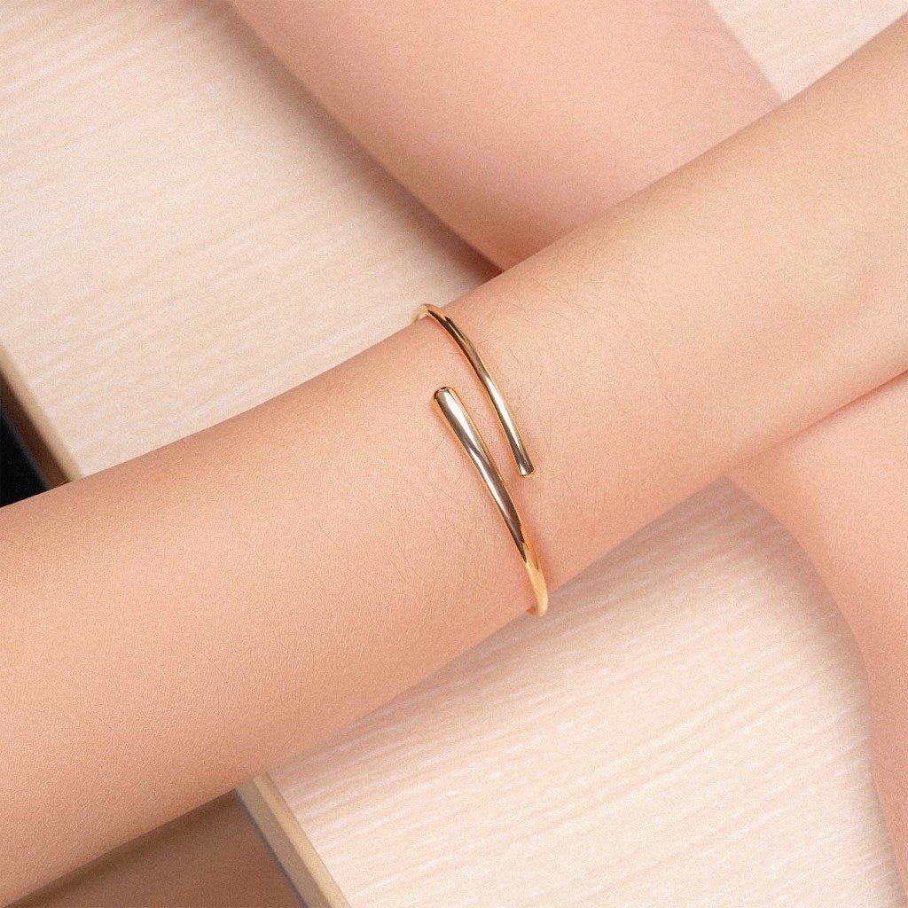 Gelang Emas 7k - Sabrina Gold Bangle - Luxia Collection - Juene Jewelry - Juene