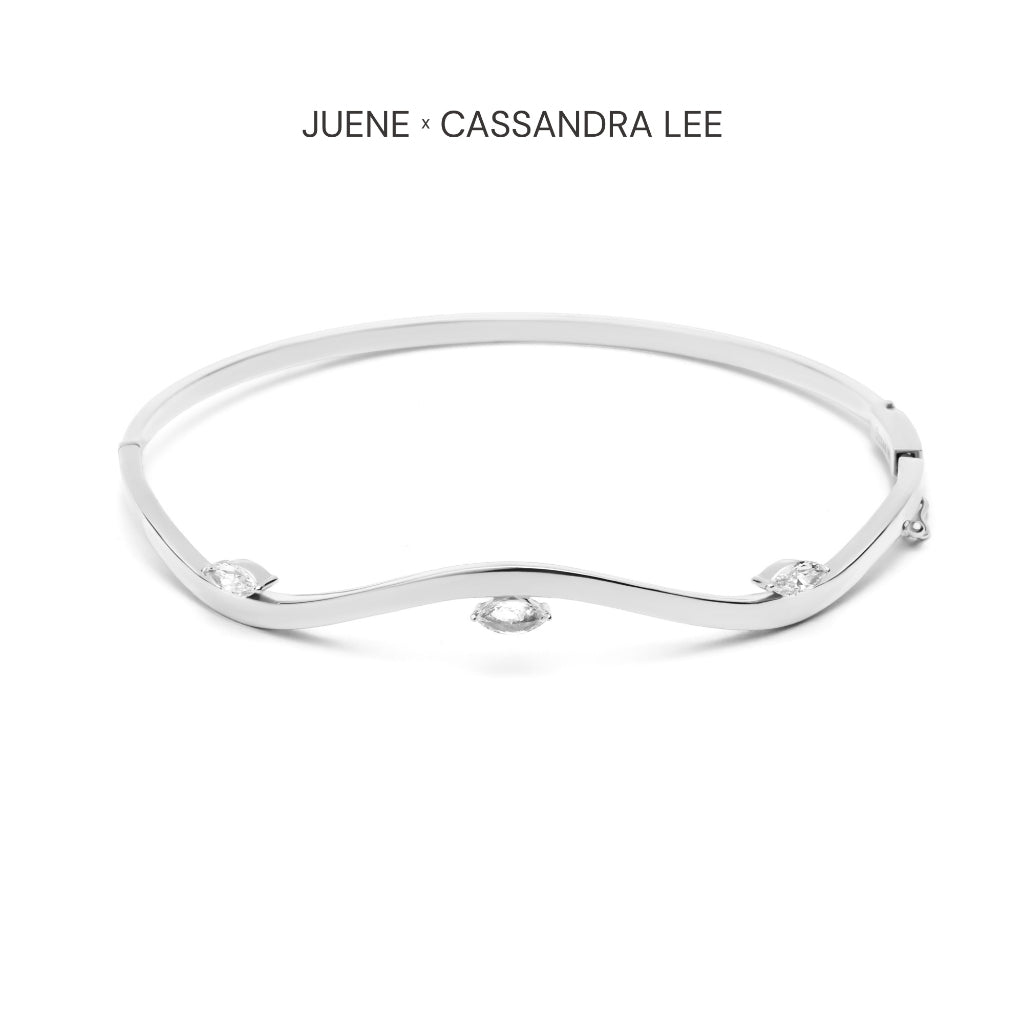 Gelang Emas 7k - Wavey Gold Bangle - Juene x Cassandra Lee Enchanted Collection - Juene Jewelry - Juene